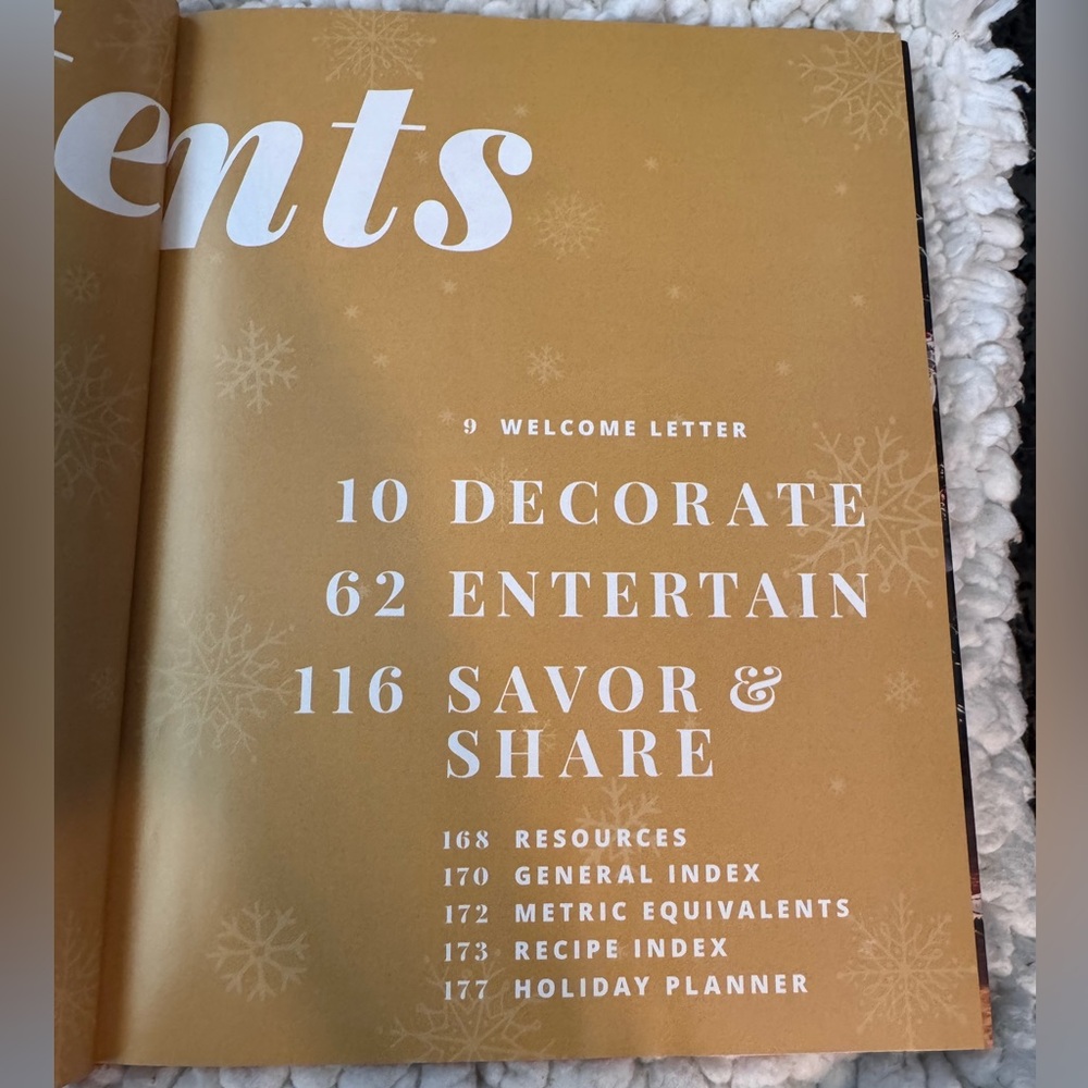 2021 Christmas with Southern Living Cookbook - Picture 3 of 3